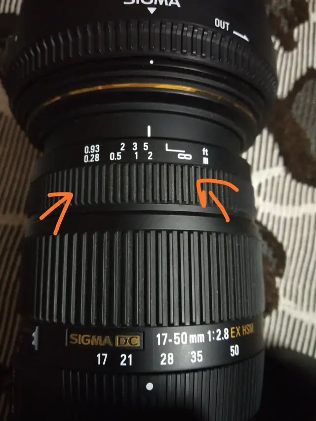 Sigma lens with distance marker useful for zone focusing